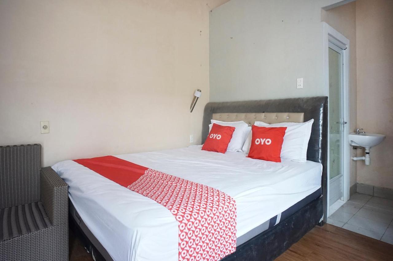 Oyo 93003 B32 Hotel