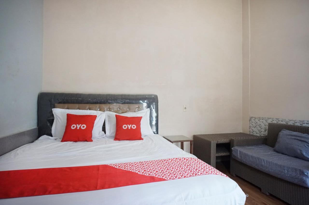 Oyo 93003 B32 2* Medan
