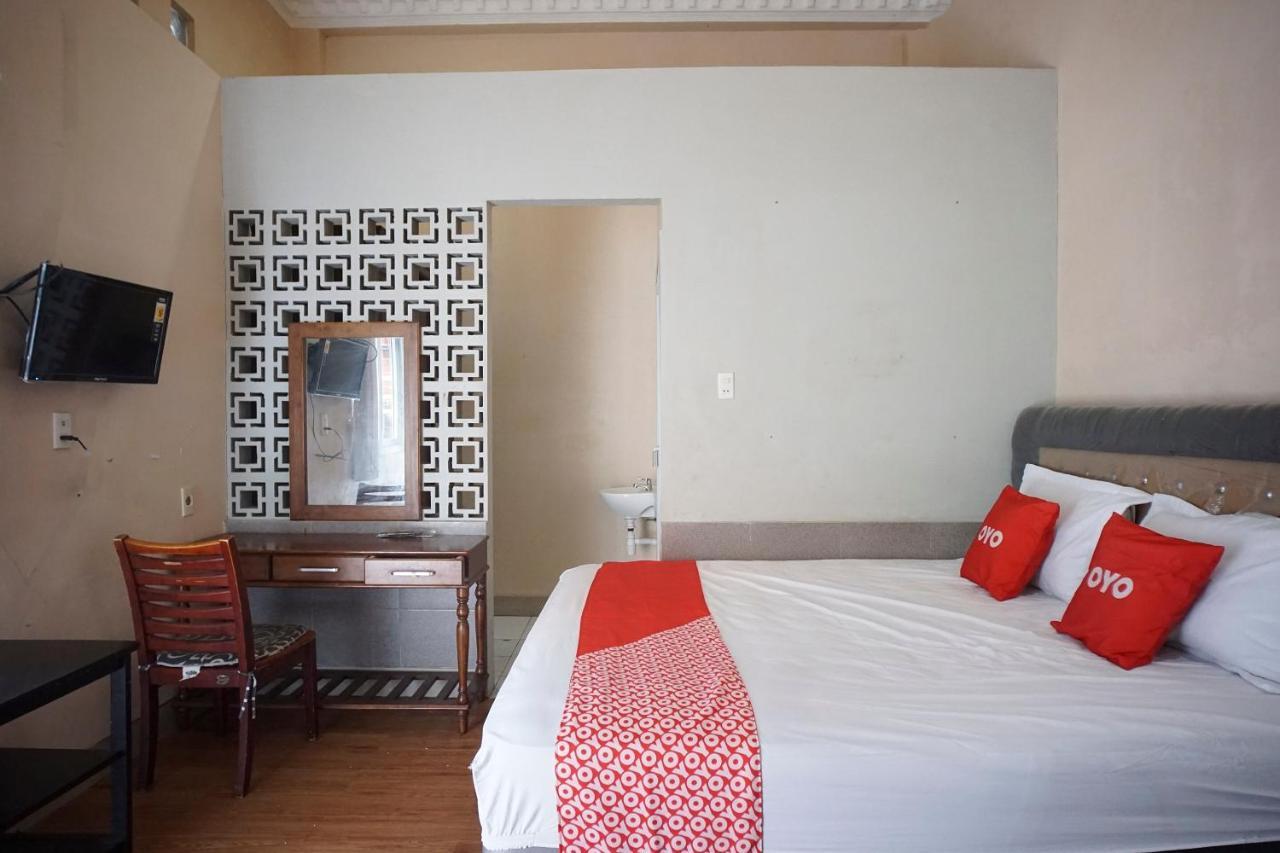 Oyo 93003 B32 Hotel