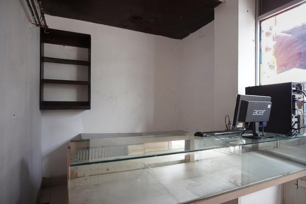 Oyo 93003 B32 Hotel