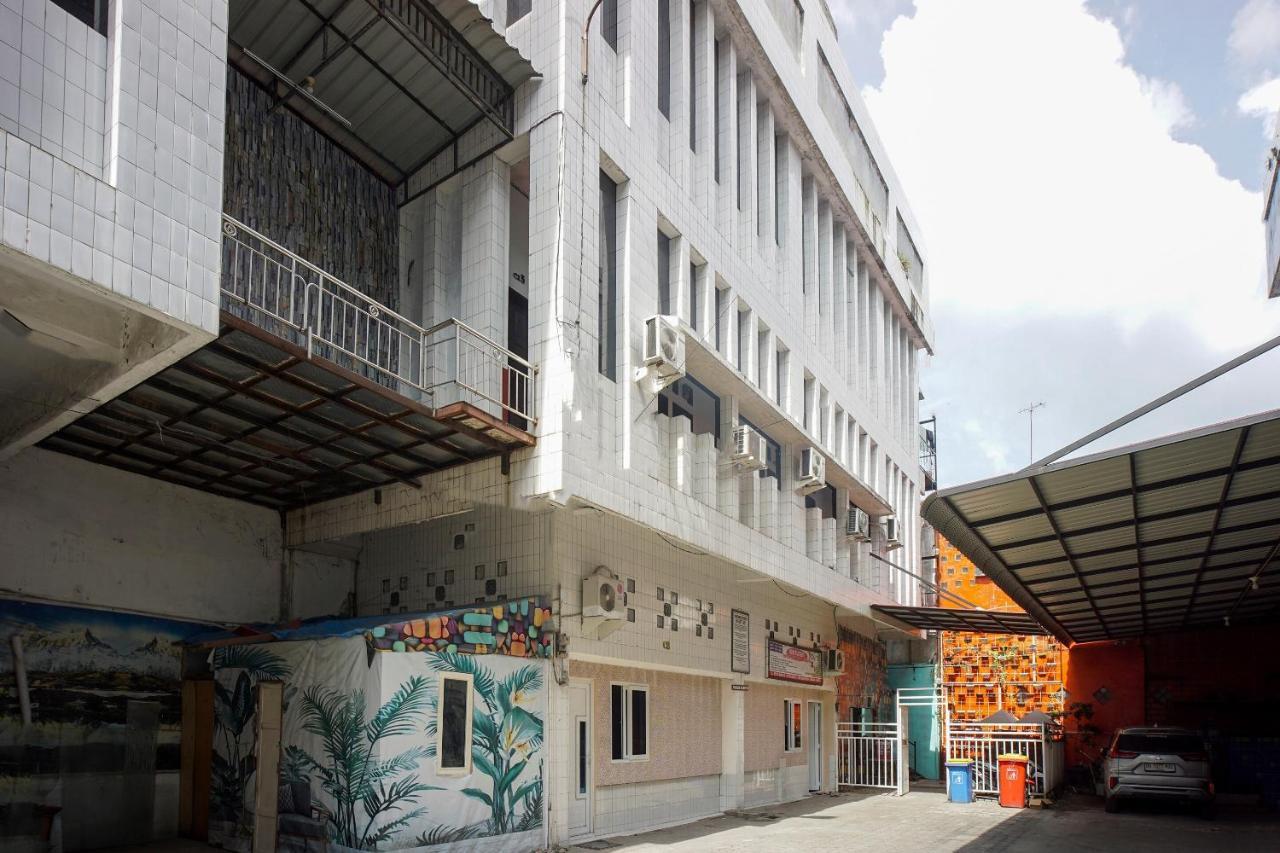 Hotel Oyo 93003 B32 2*